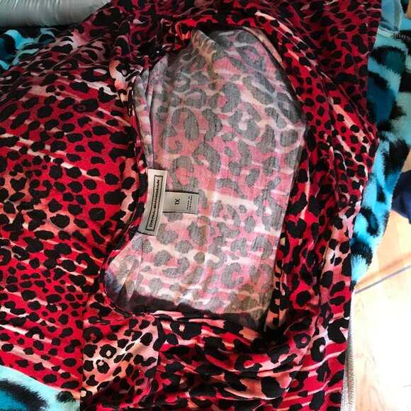 DANA BUCHMAN red leopard print top, size 1X. - Picture 5 of 6